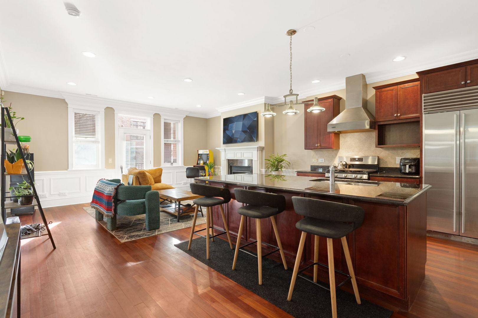 2222 W Belmont Avenue Unit: 203