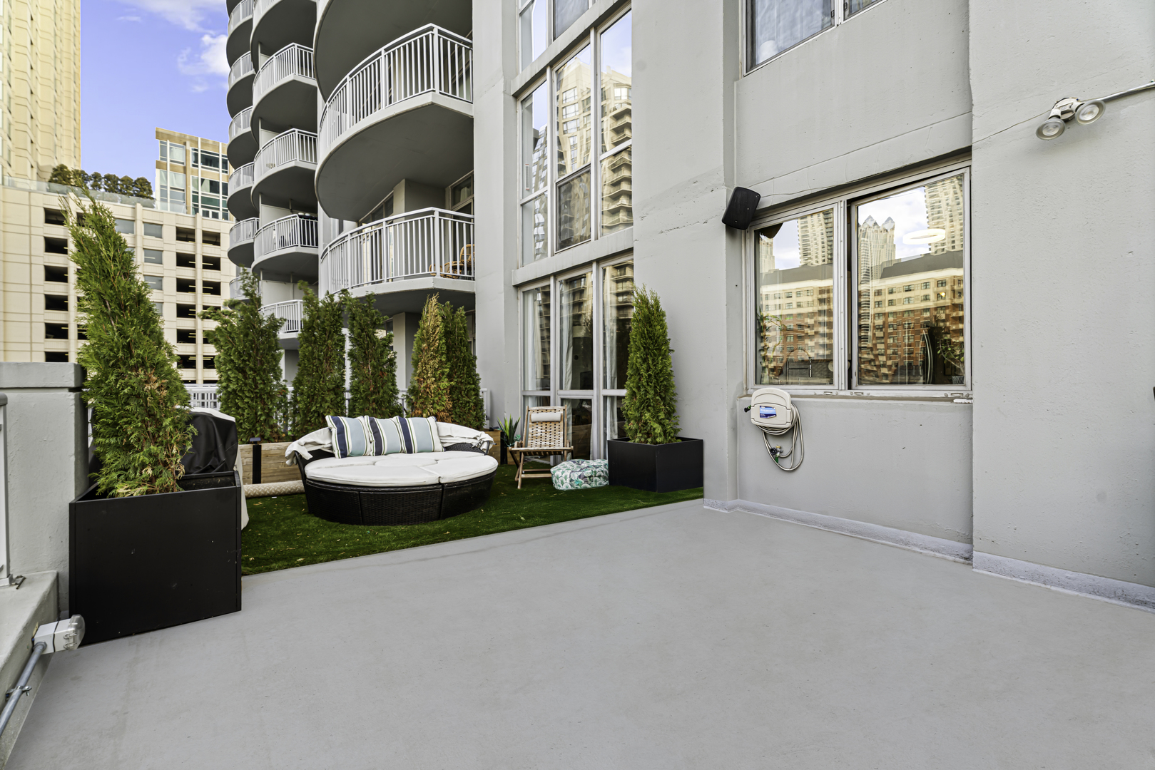 600 N DEARBORN Street Unit: 601