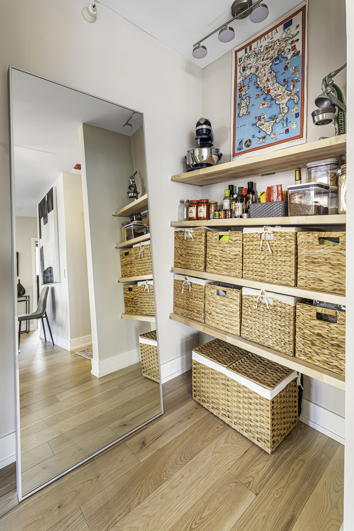 600 N DEARBORN Street Unit: 601