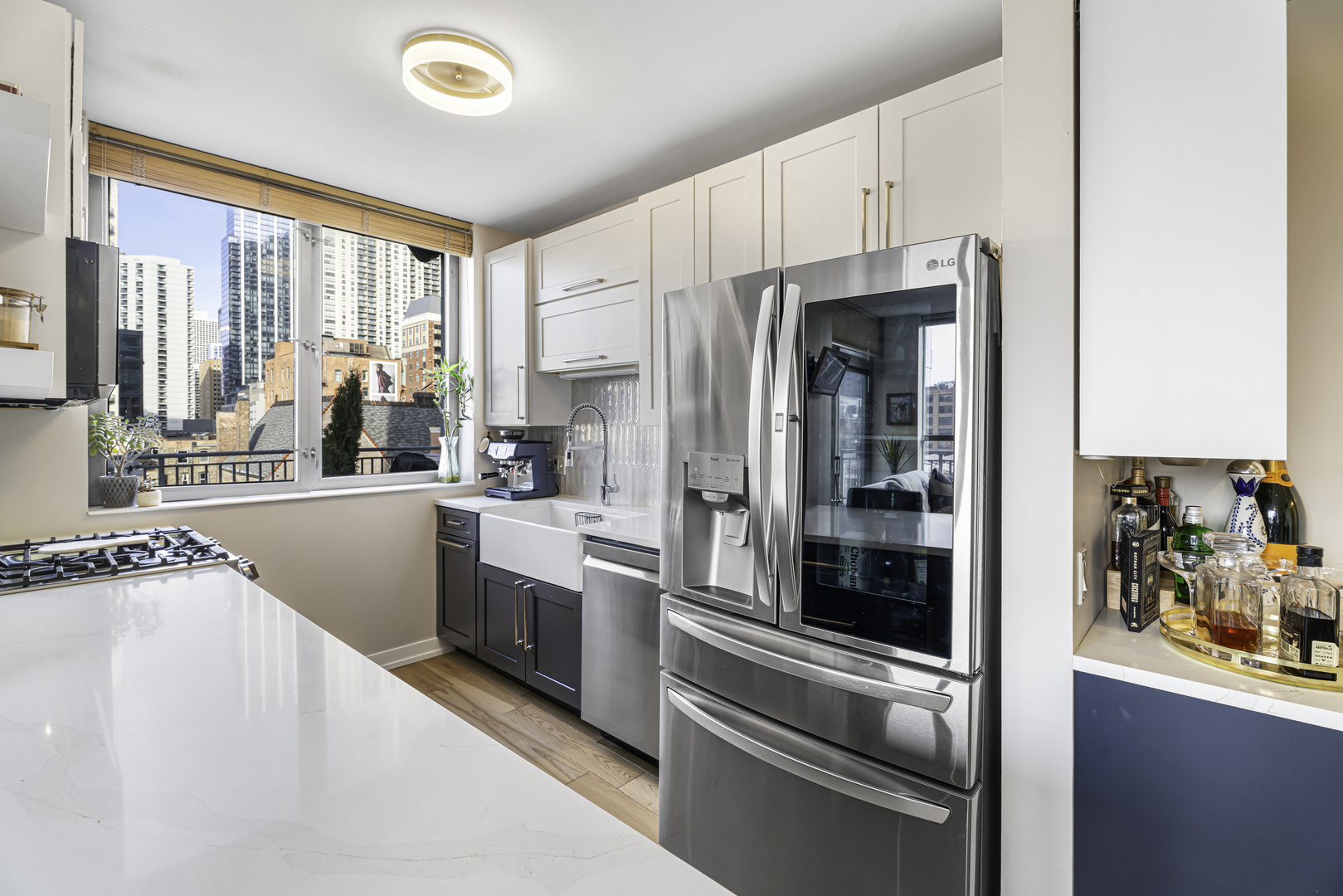 600 N DEARBORN Street Unit: 601