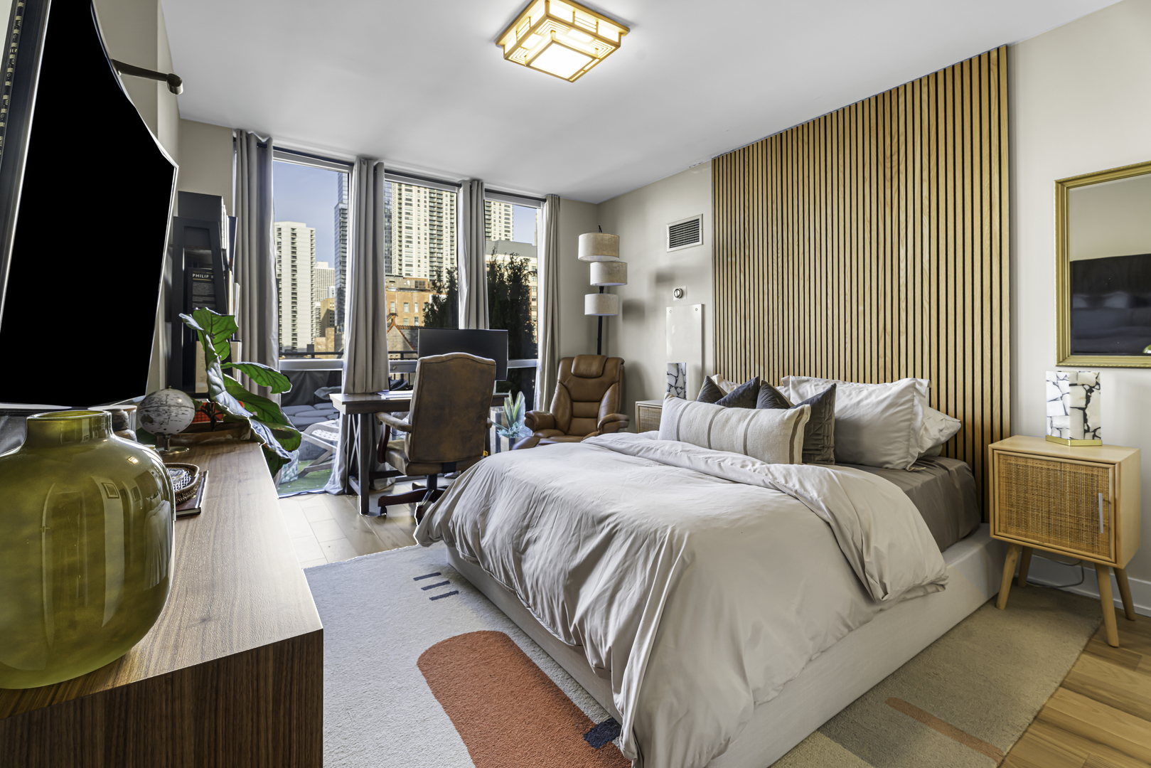 600 N DEARBORN Street Unit: 601