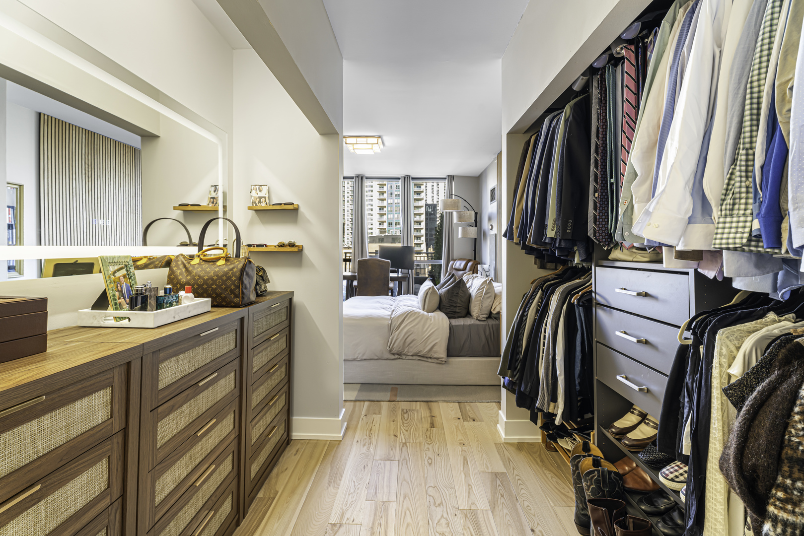 600 N DEARBORN Street Unit: 601