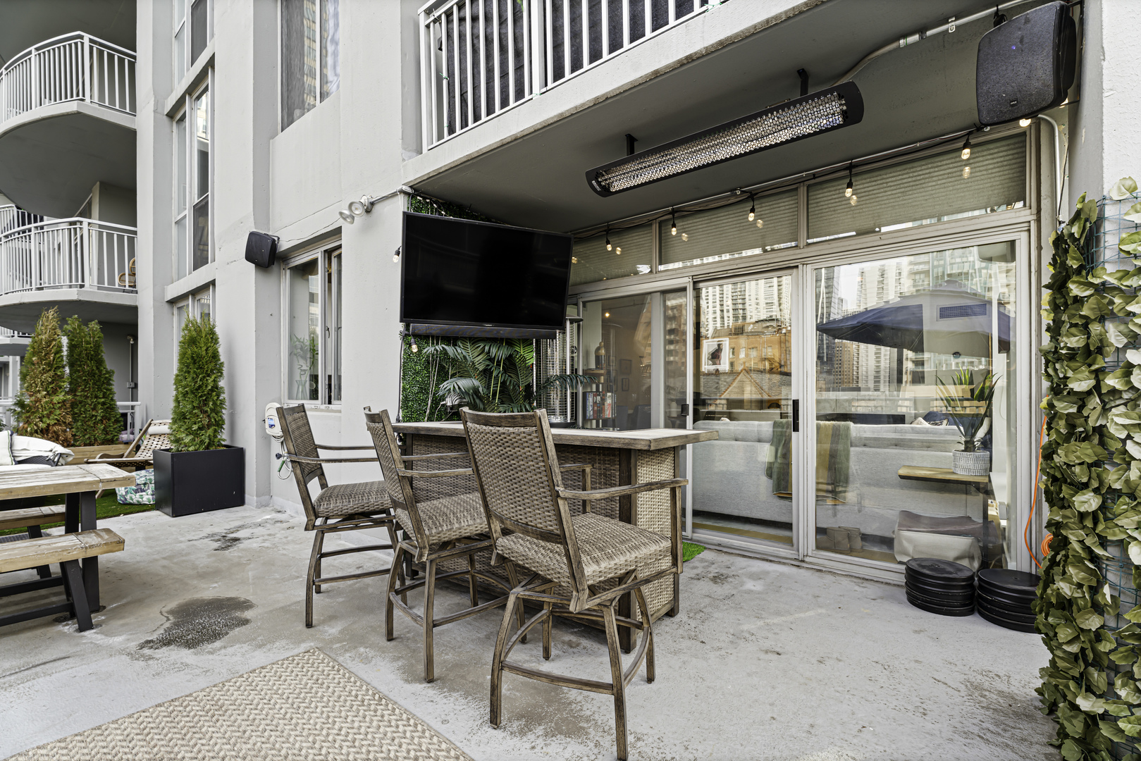 600 N DEARBORN Street Unit: 601