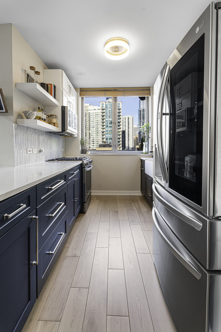 600 N DEARBORN Street Unit: 601