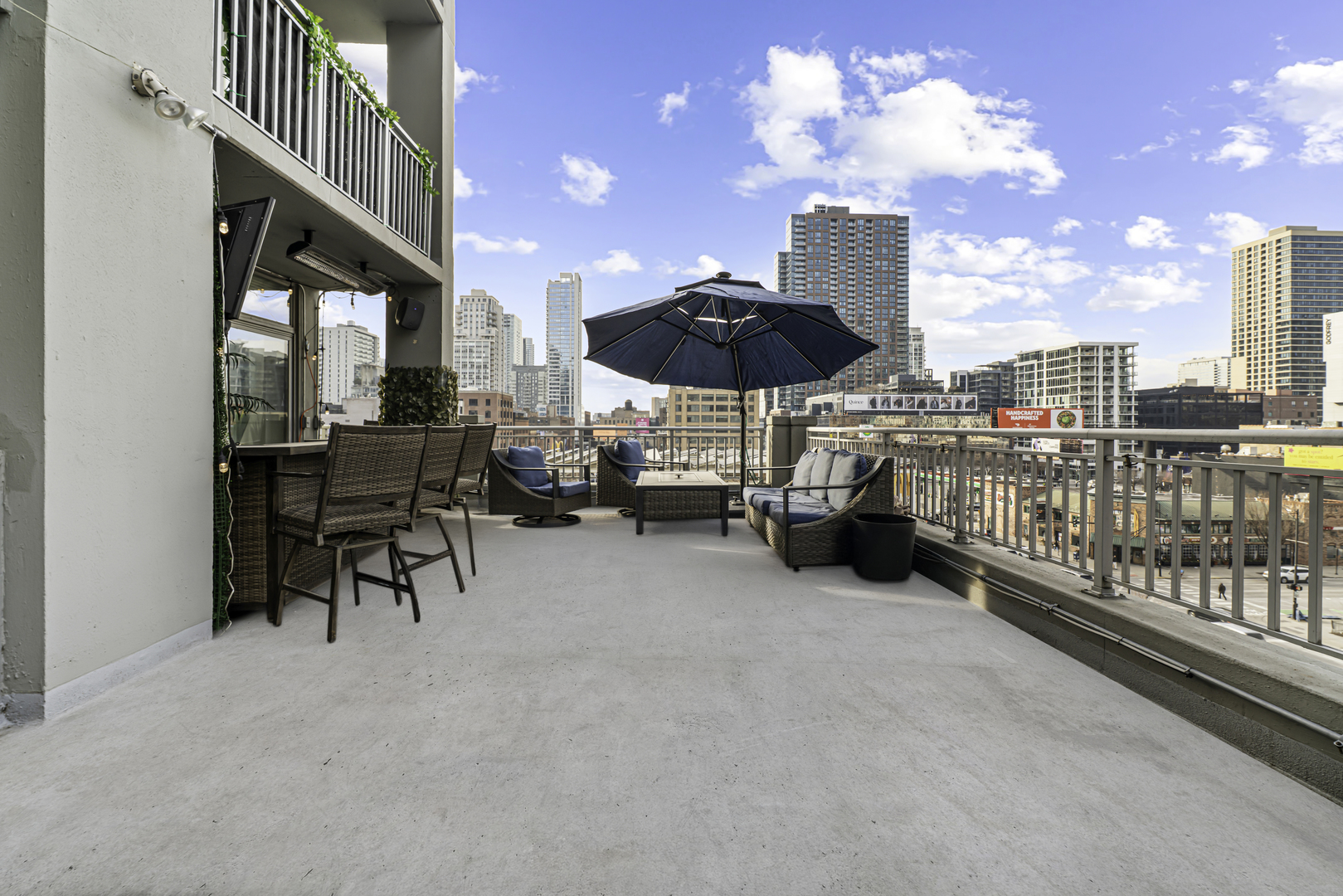 600 N DEARBORN Street Unit: 601