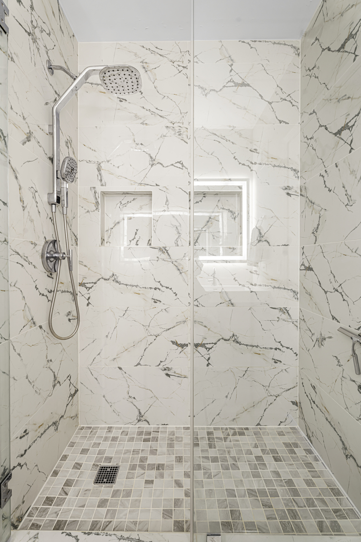 600 N DEARBORN Street Unit: 601