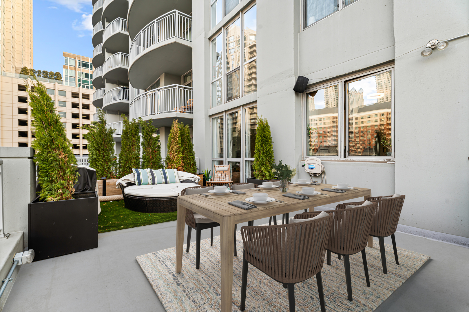 600 N DEARBORN Street Unit: 601