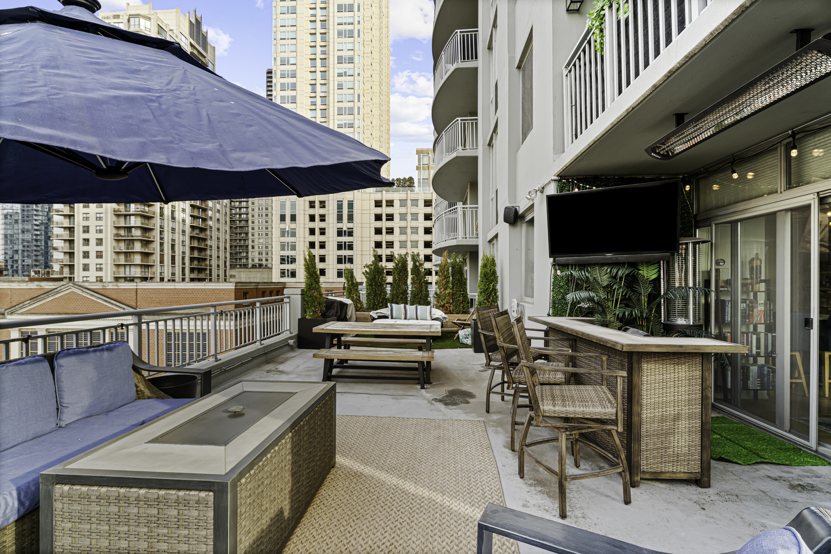 600 N DEARBORN Street Unit: 601