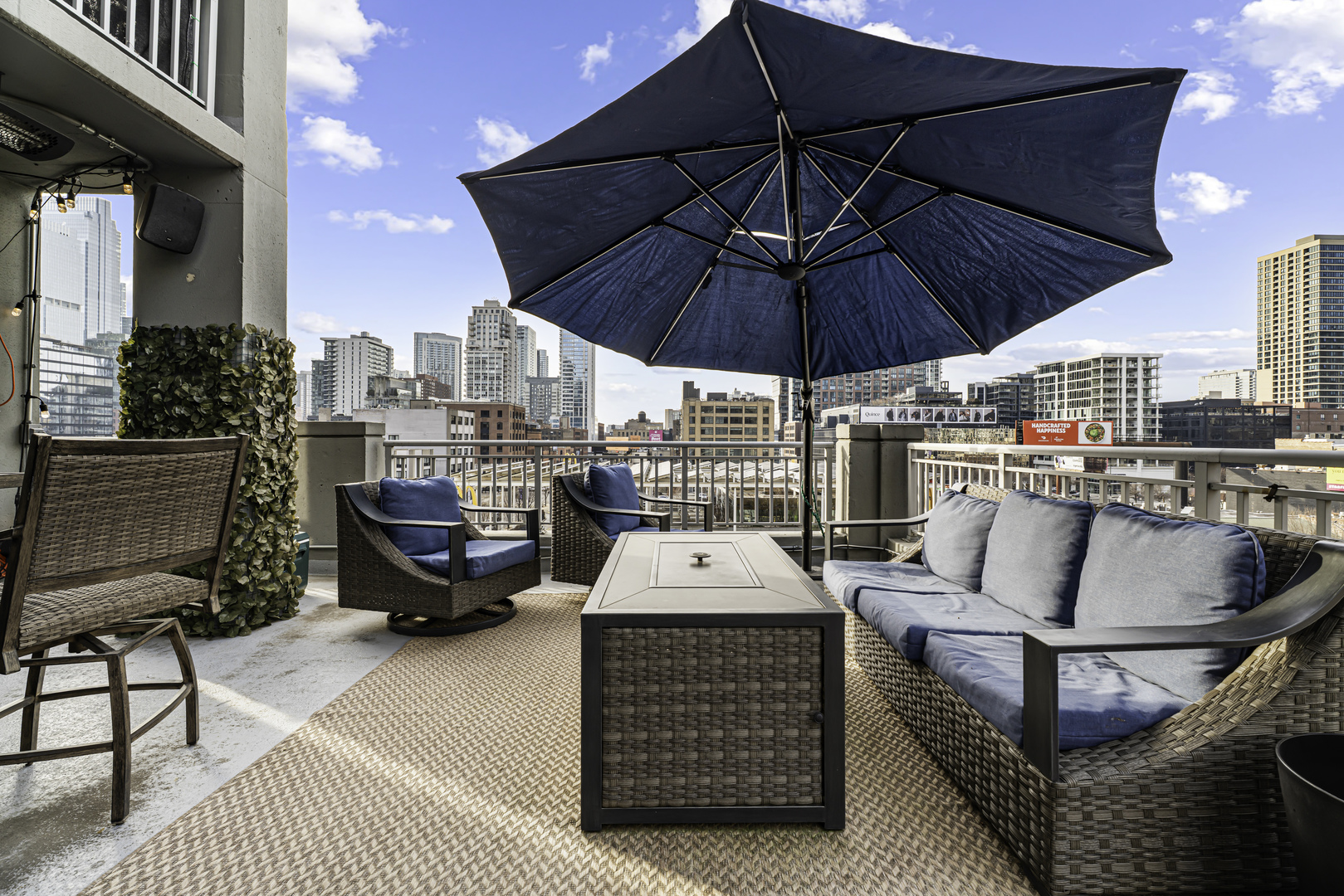 600 N DEARBORN Street Unit: 601