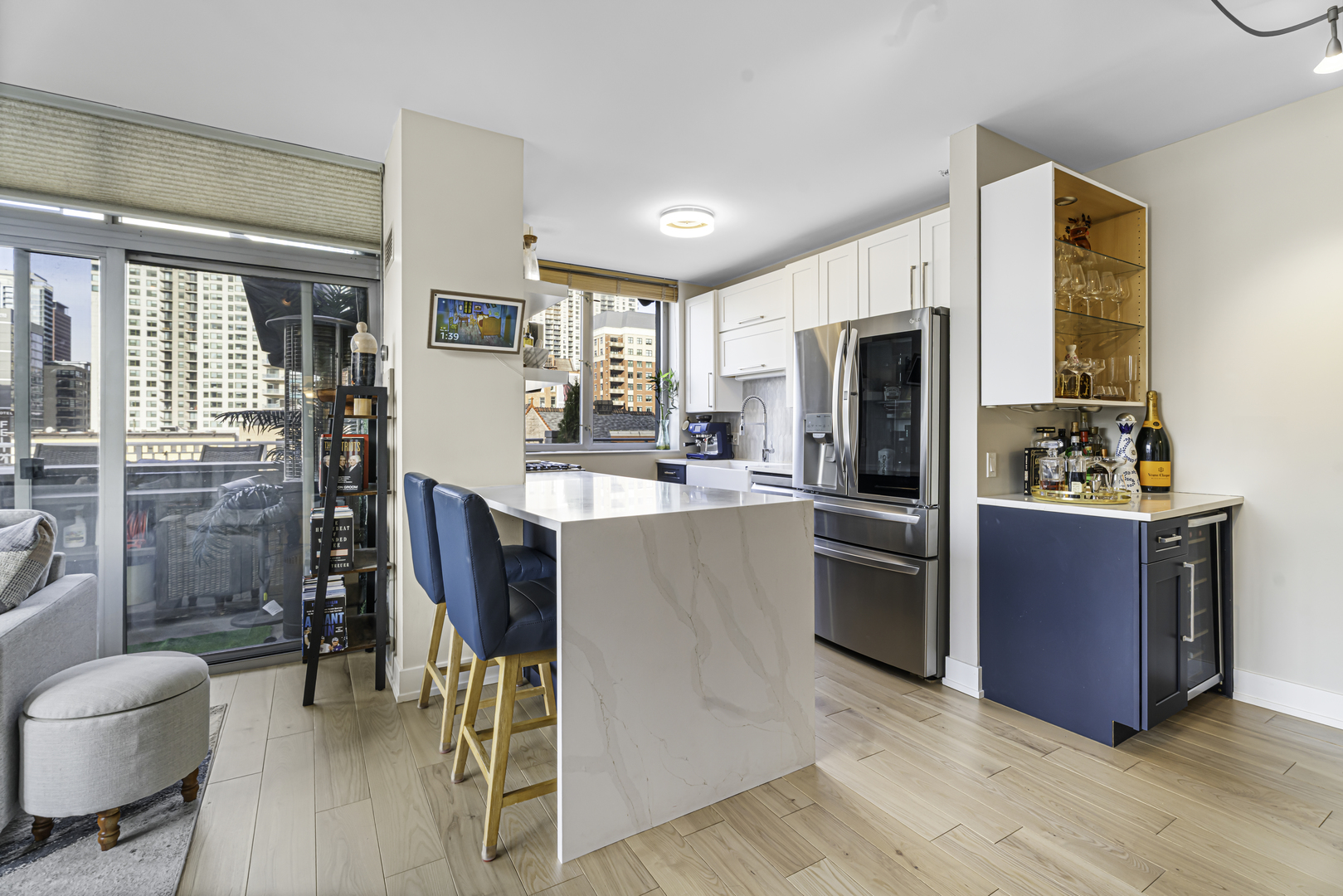 600 N DEARBORN Street Unit: 601