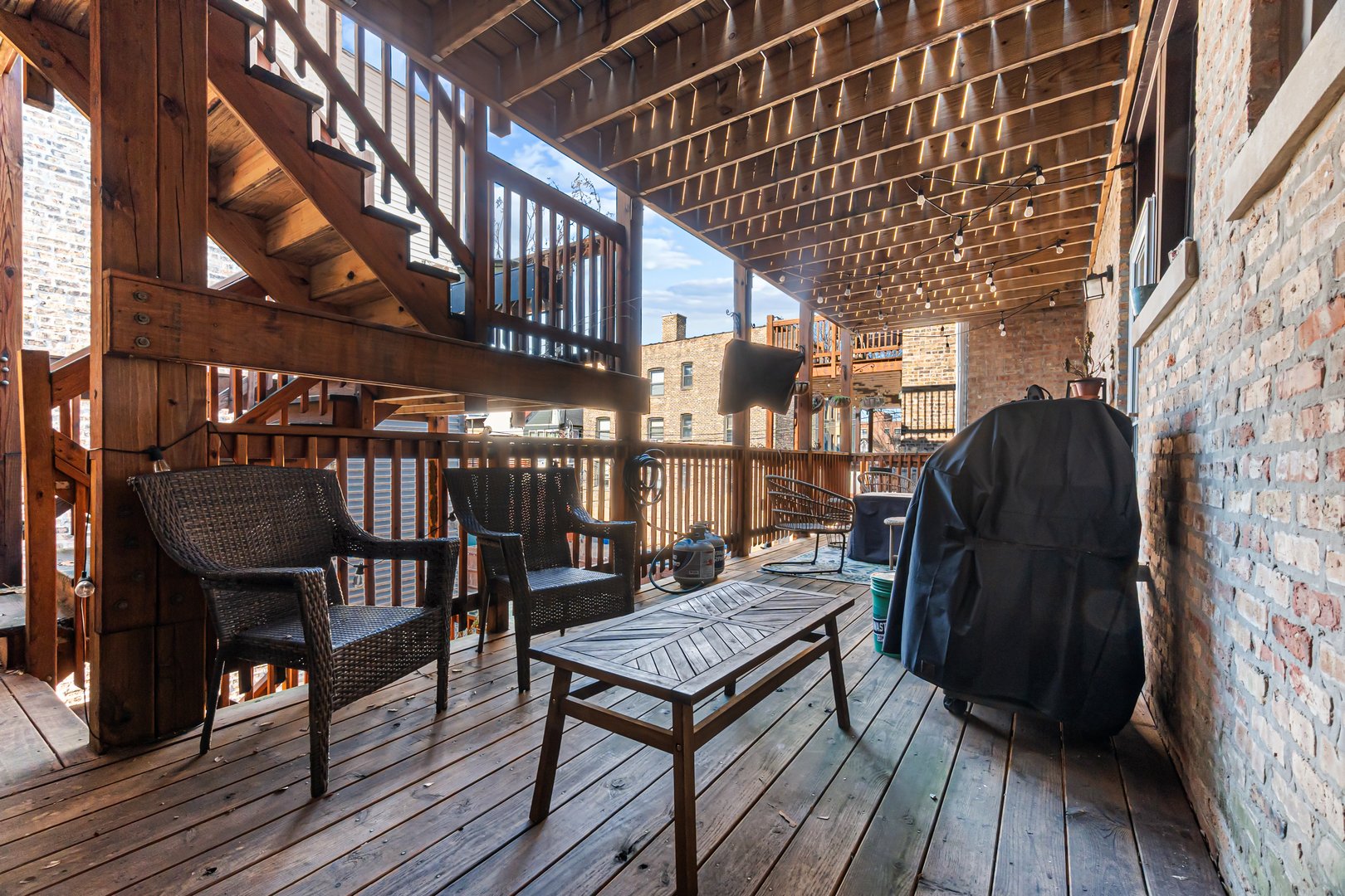 3904 N WOLCOTT Avenue Unit: 2