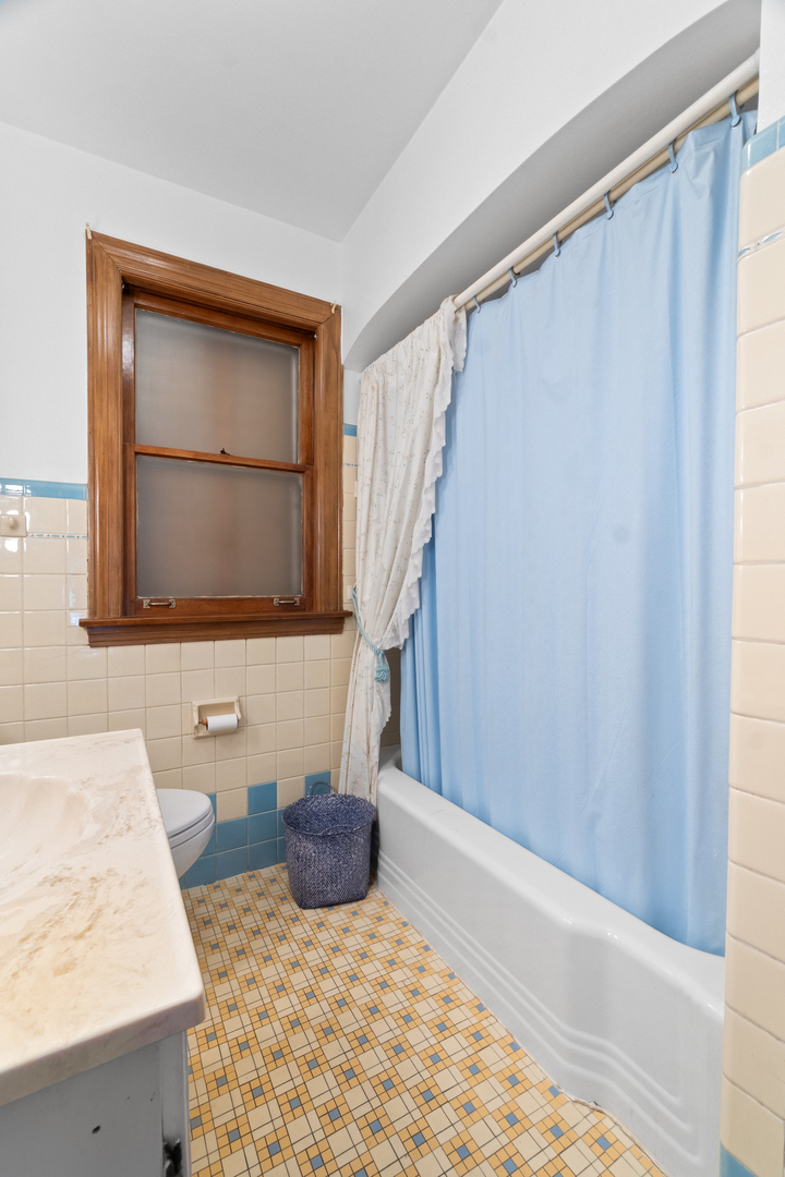 6247 N NEENAH Street