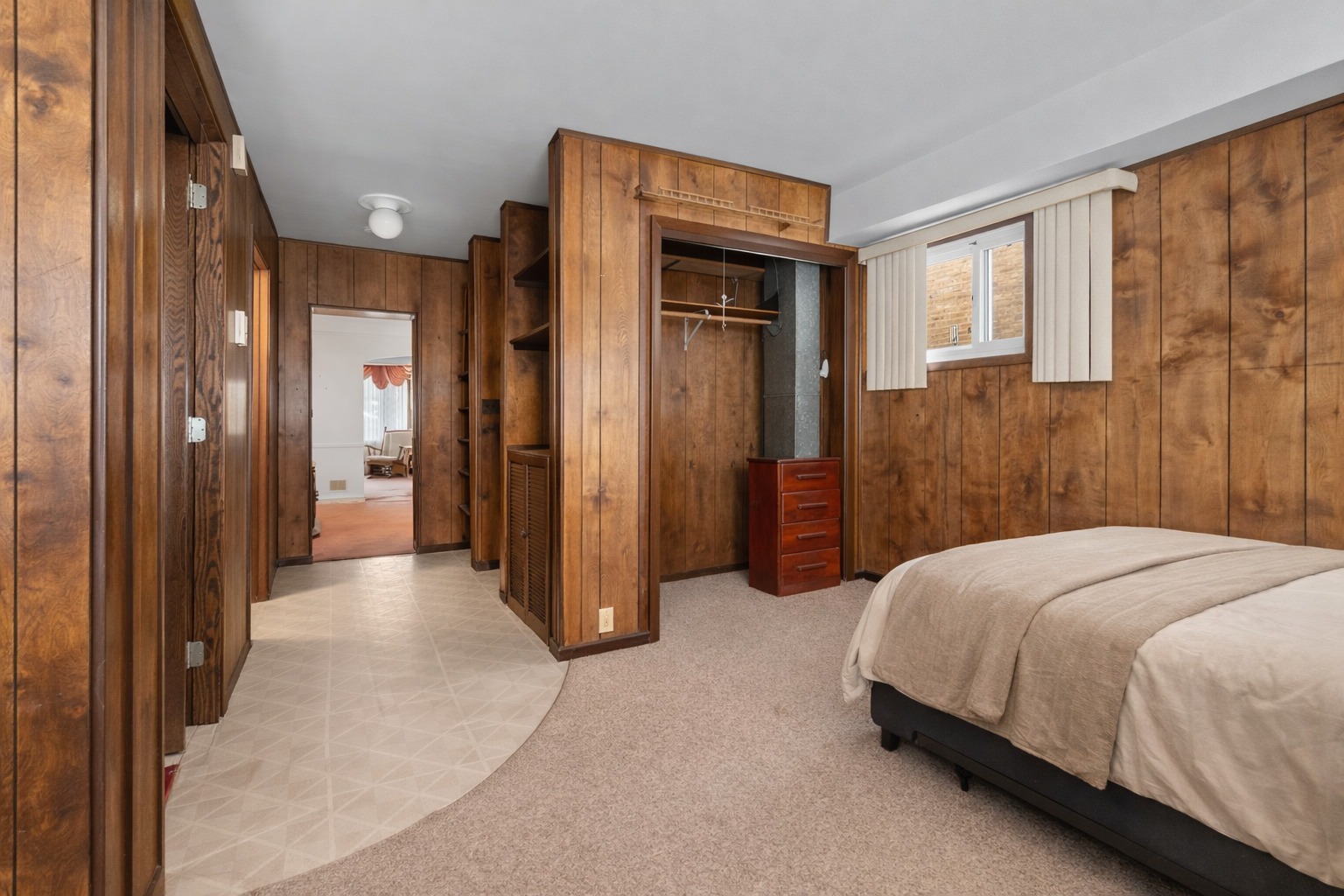 6247 N NEENAH Street