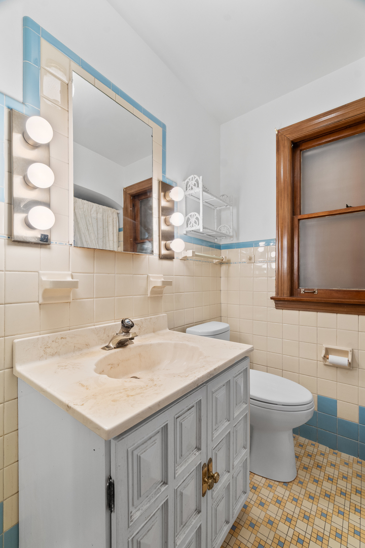 6247 N NEENAH Street