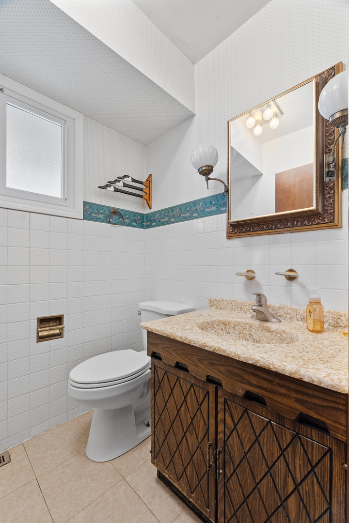 6247 N NEENAH Street