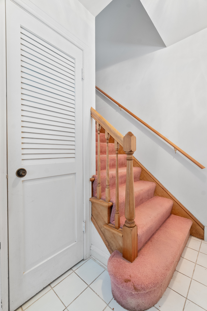 6247 N NEENAH Street