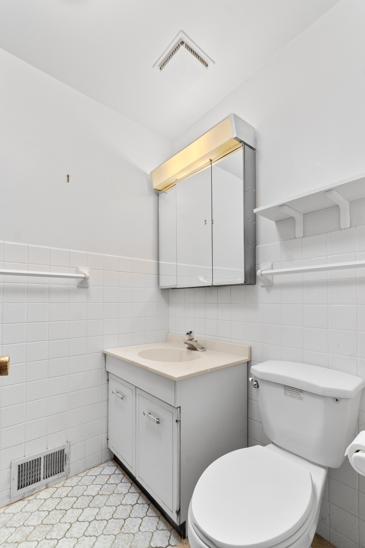 6247 N NEENAH Street