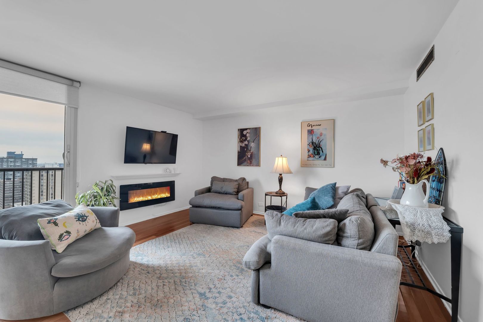 5855 N SHERIDAN Road Unit: 21J