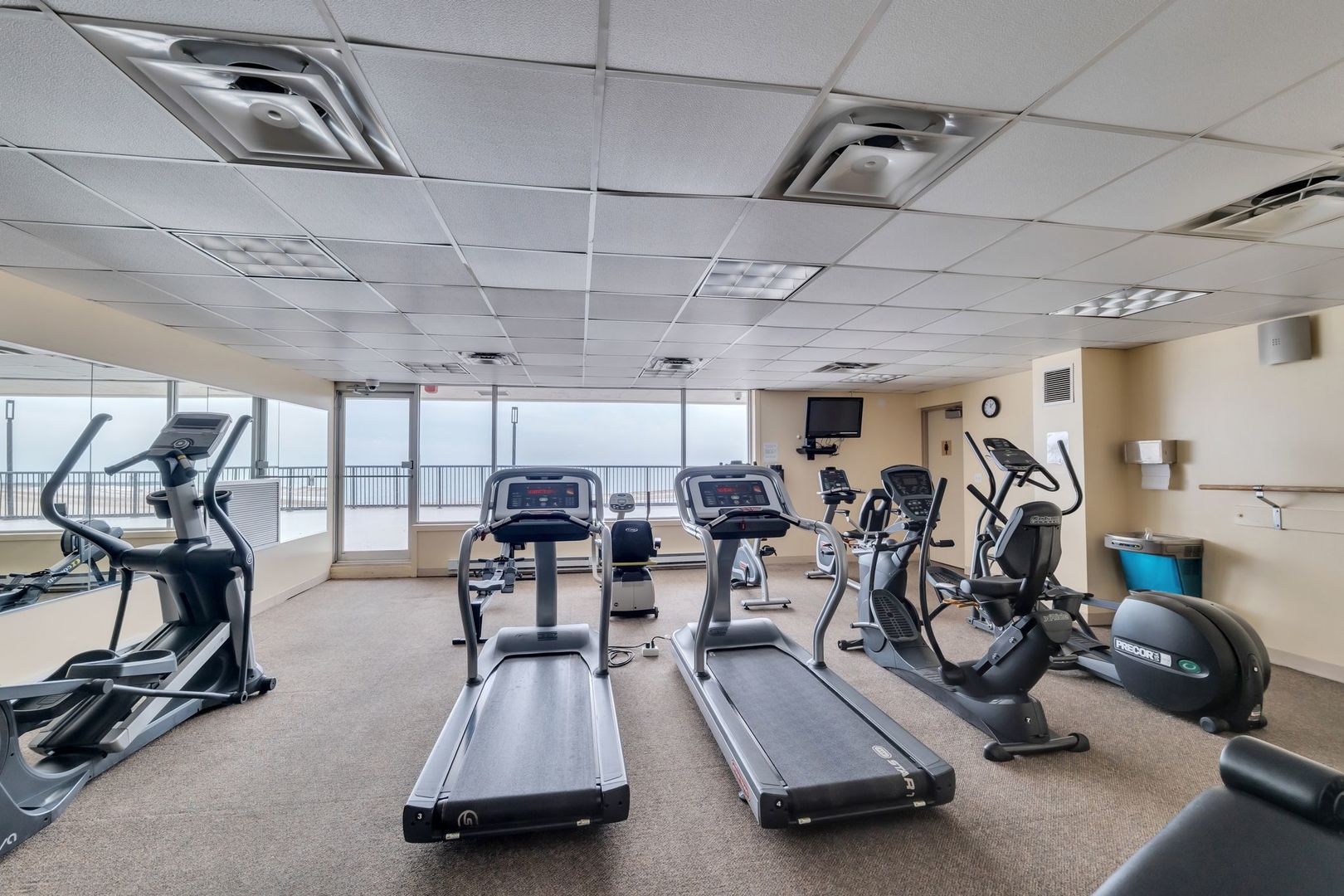 5855 N SHERIDAN Road Unit: 21J