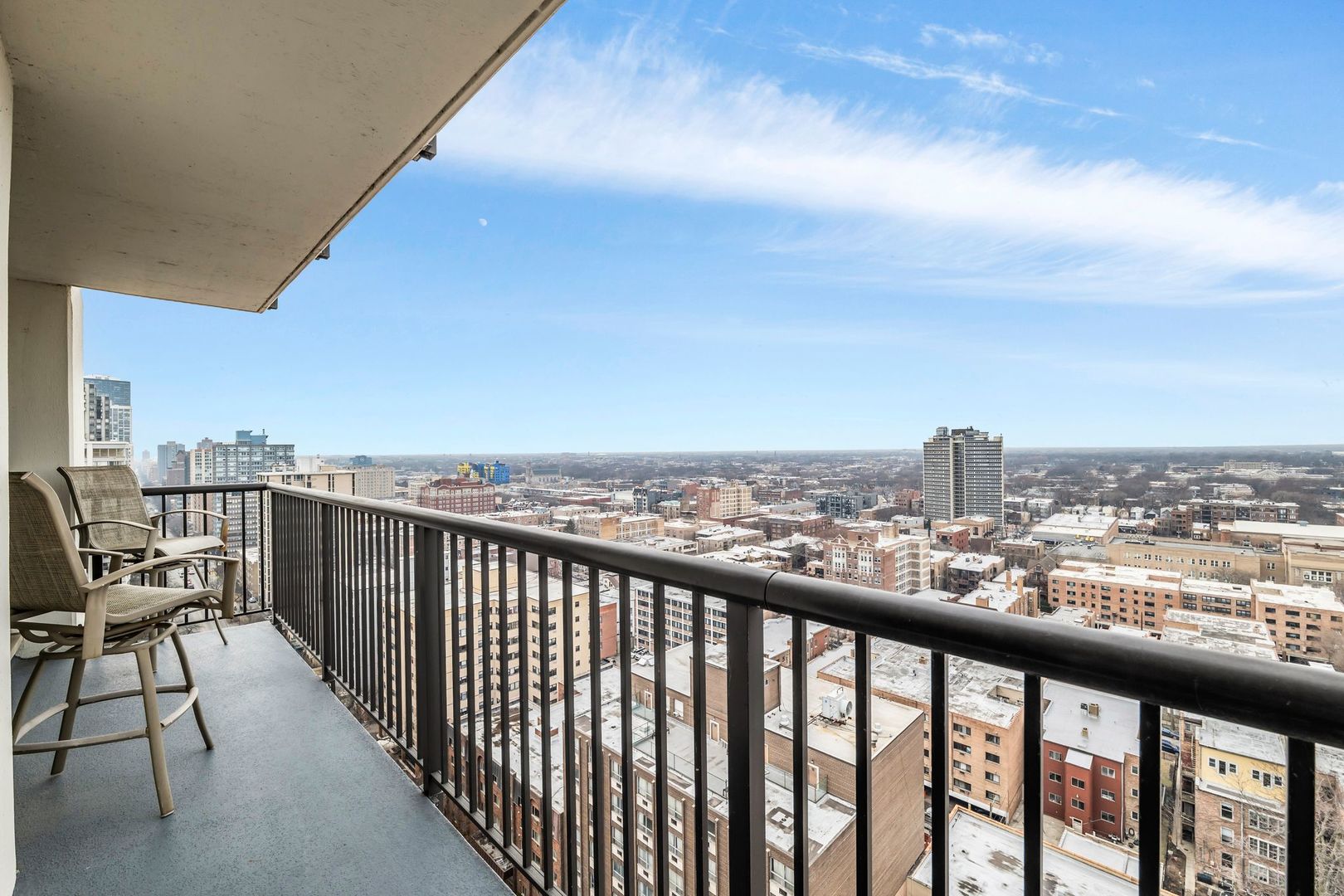 5855 N SHERIDAN Road Unit: 21J