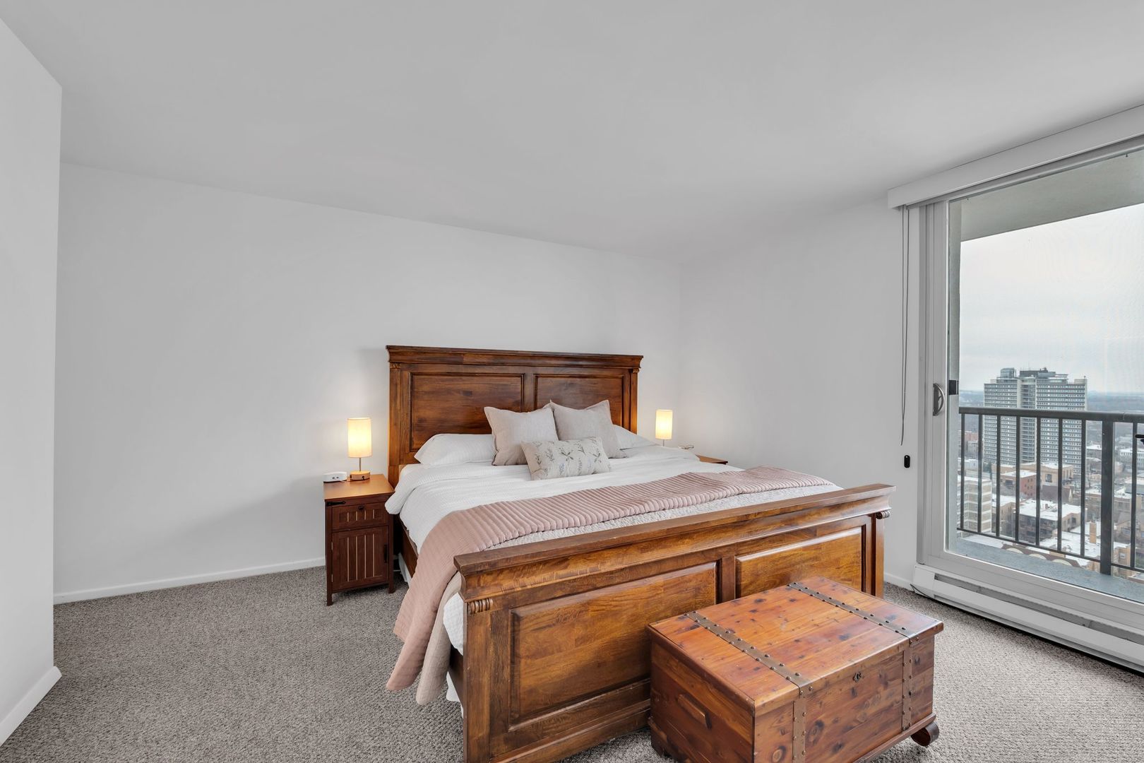 5855 N SHERIDAN Road Unit: 21J