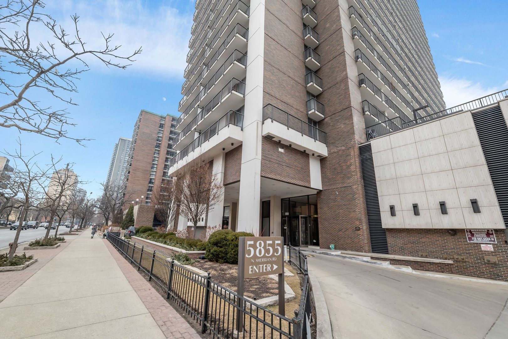 5855 N SHERIDAN Road Unit: 21J