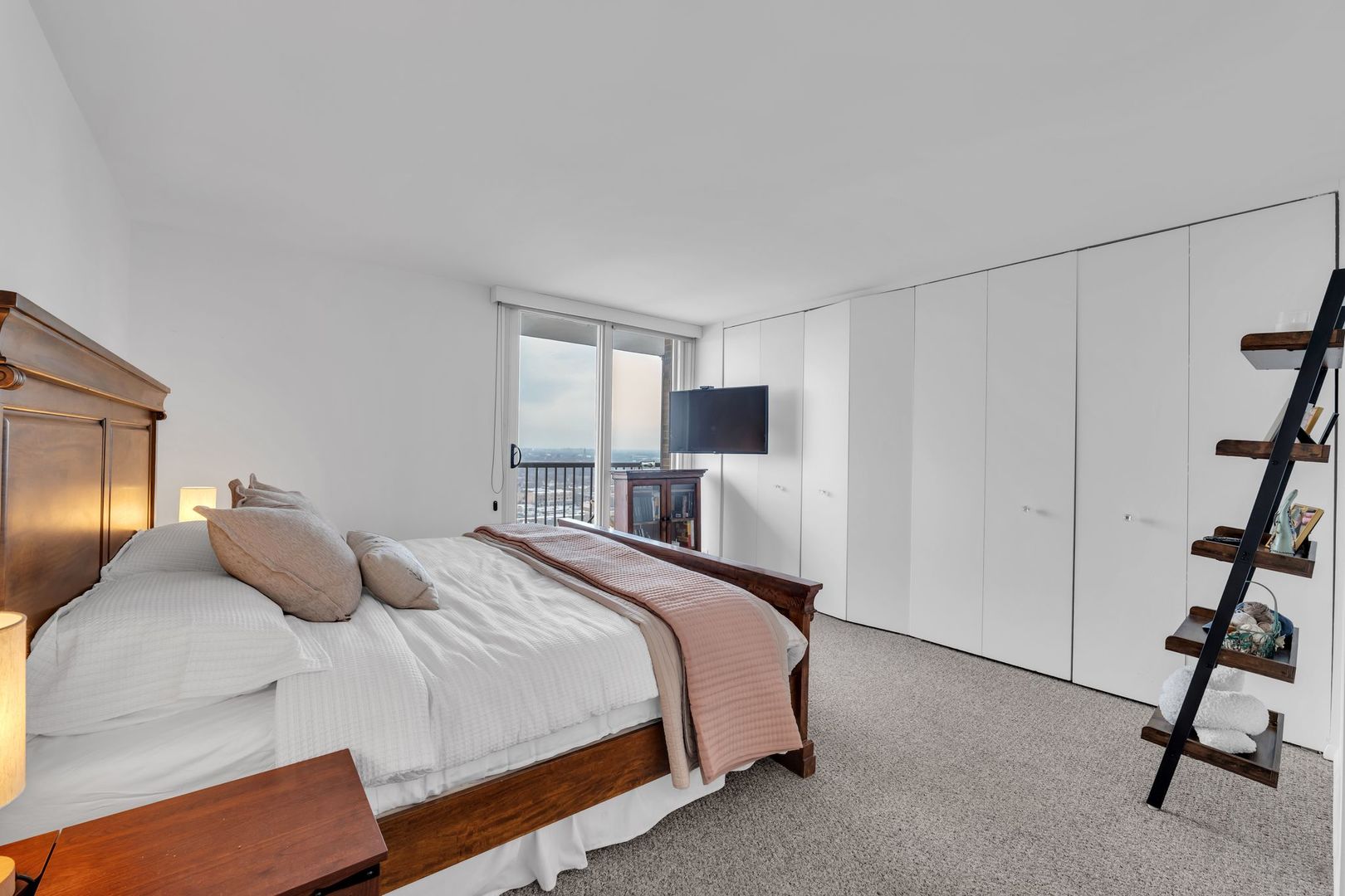 5855 N SHERIDAN Road Unit: 21J