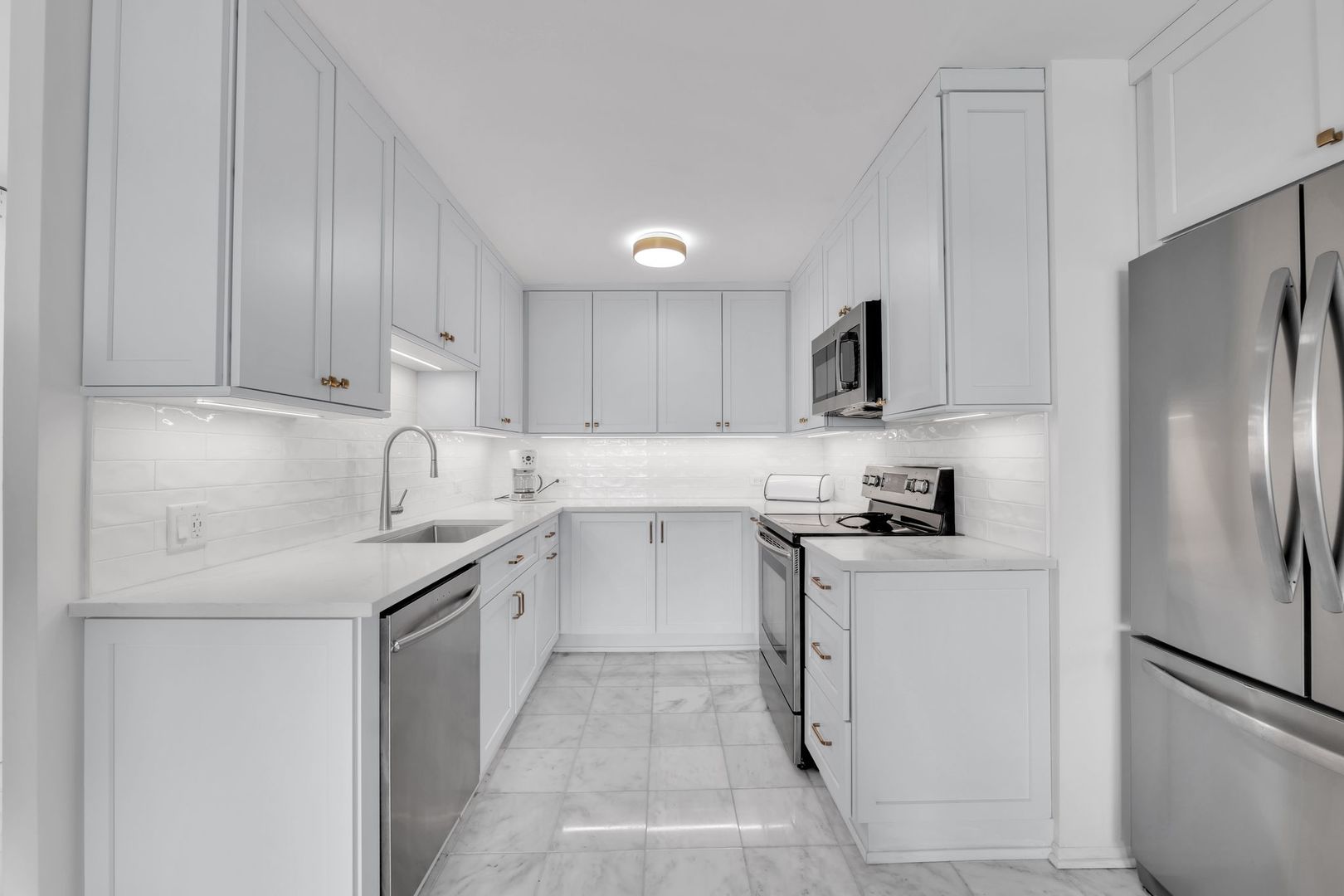 5855 N SHERIDAN Road Unit: 21J