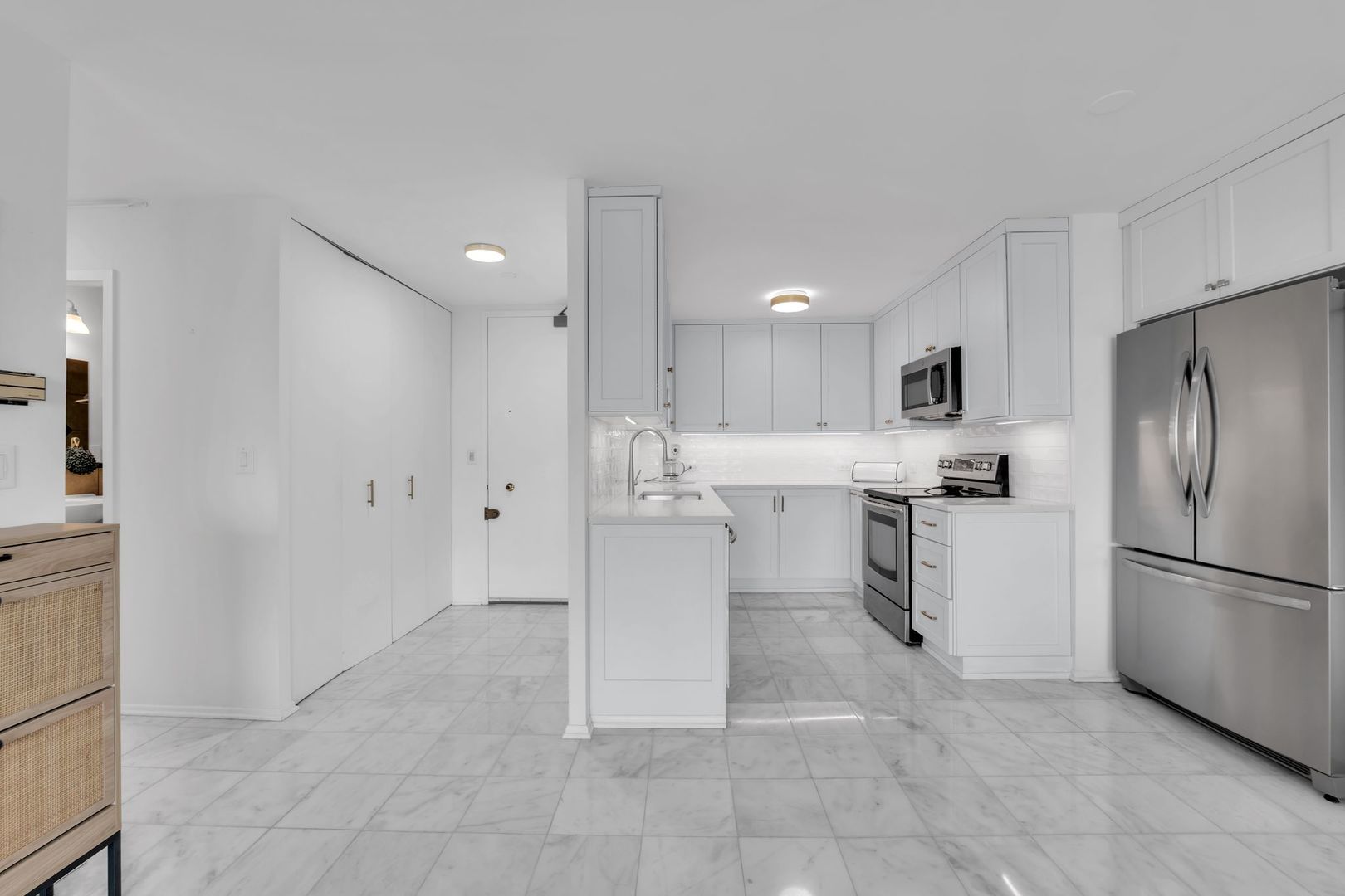 5855 N SHERIDAN Road Unit: 21J