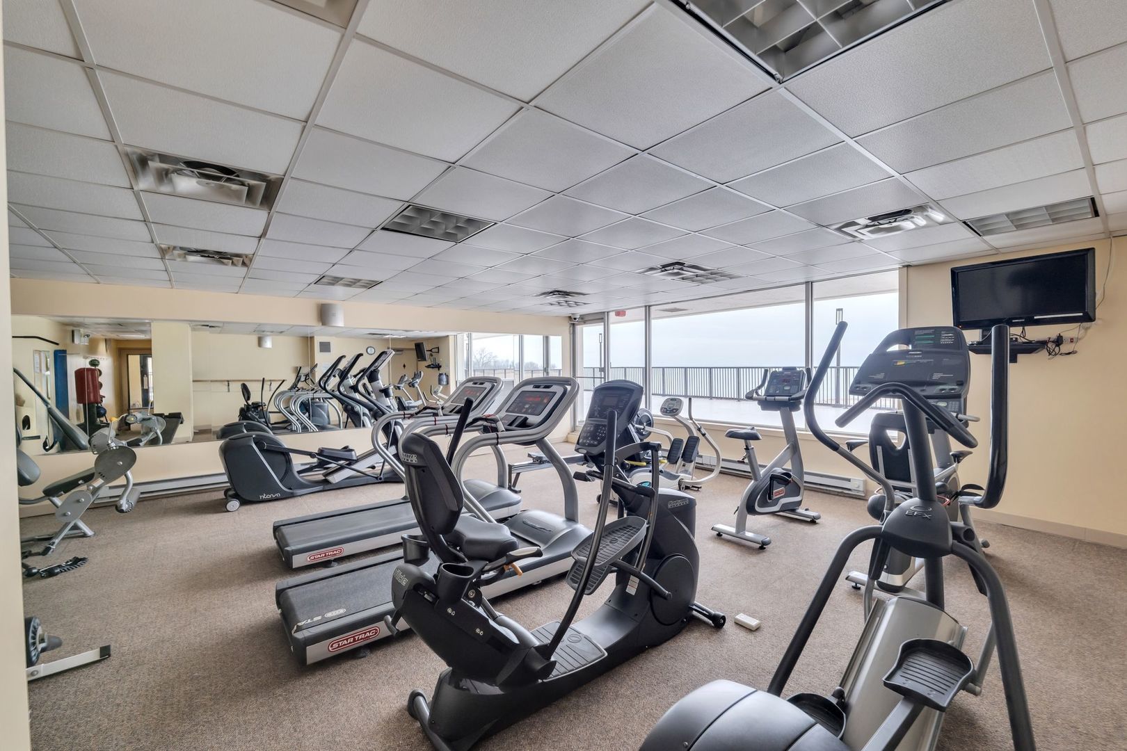 5855 N SHERIDAN Road Unit: 21J