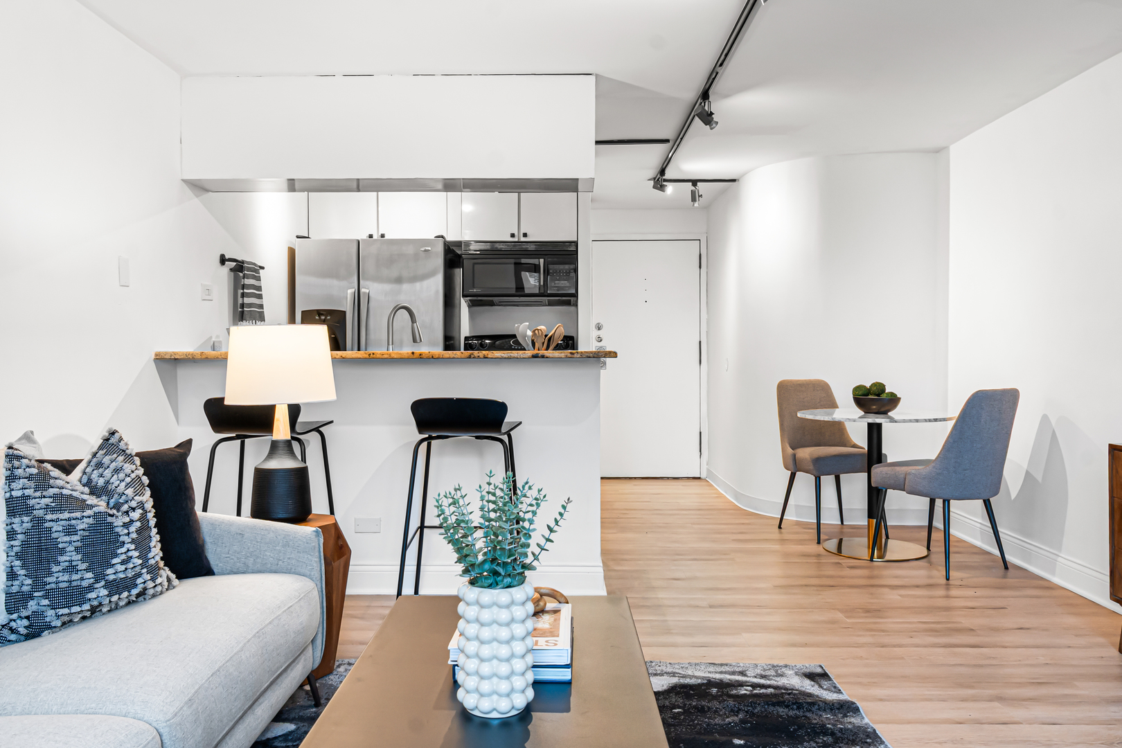 1221 N DEARBORN Street Unit: PH8S