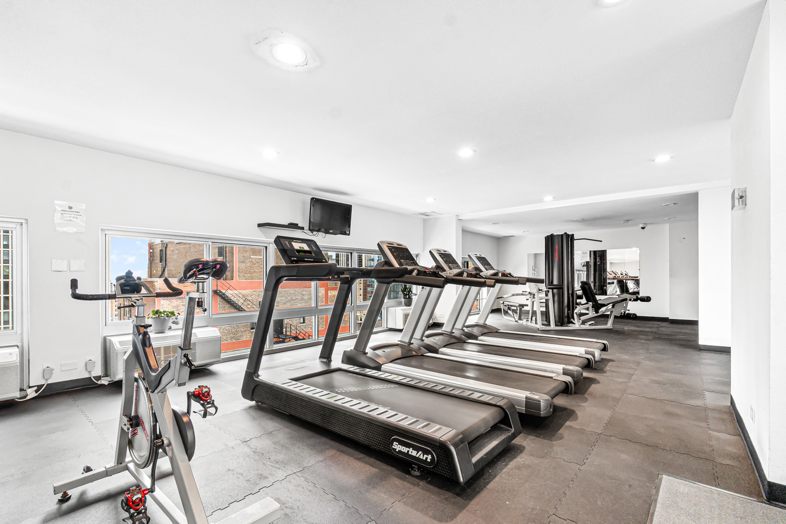 1221 N DEARBORN Street Unit: PH8S