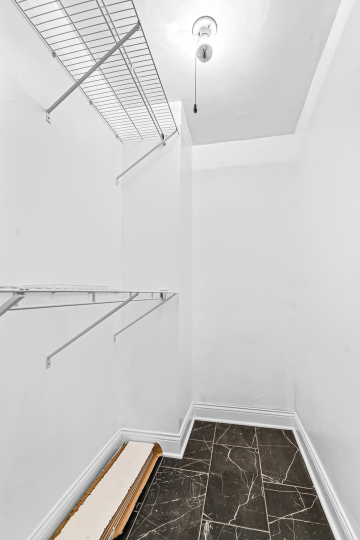 1221 N DEARBORN Street Unit: PH8S