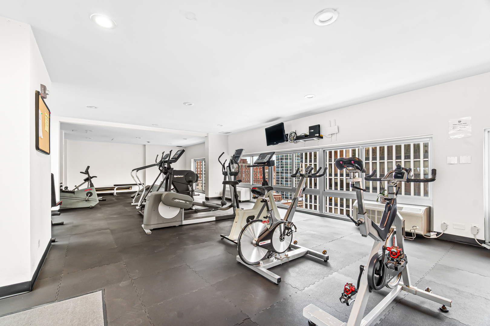 1221 N DEARBORN Street Unit: PH8S