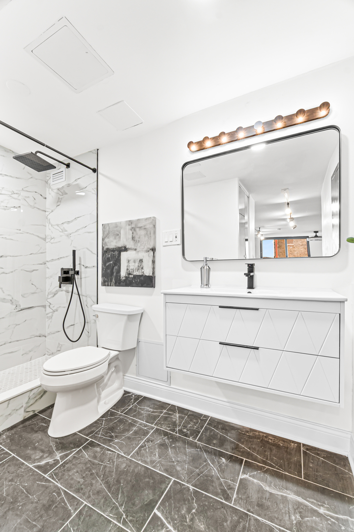 1221 N DEARBORN Street Unit: PH8S