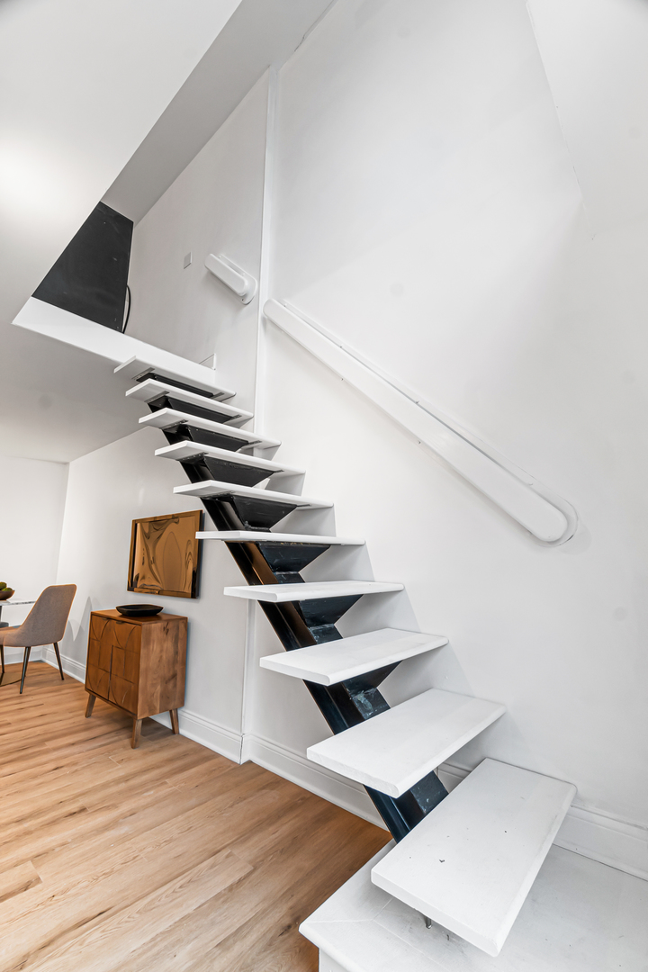 1221 N DEARBORN Street Unit: PH8S