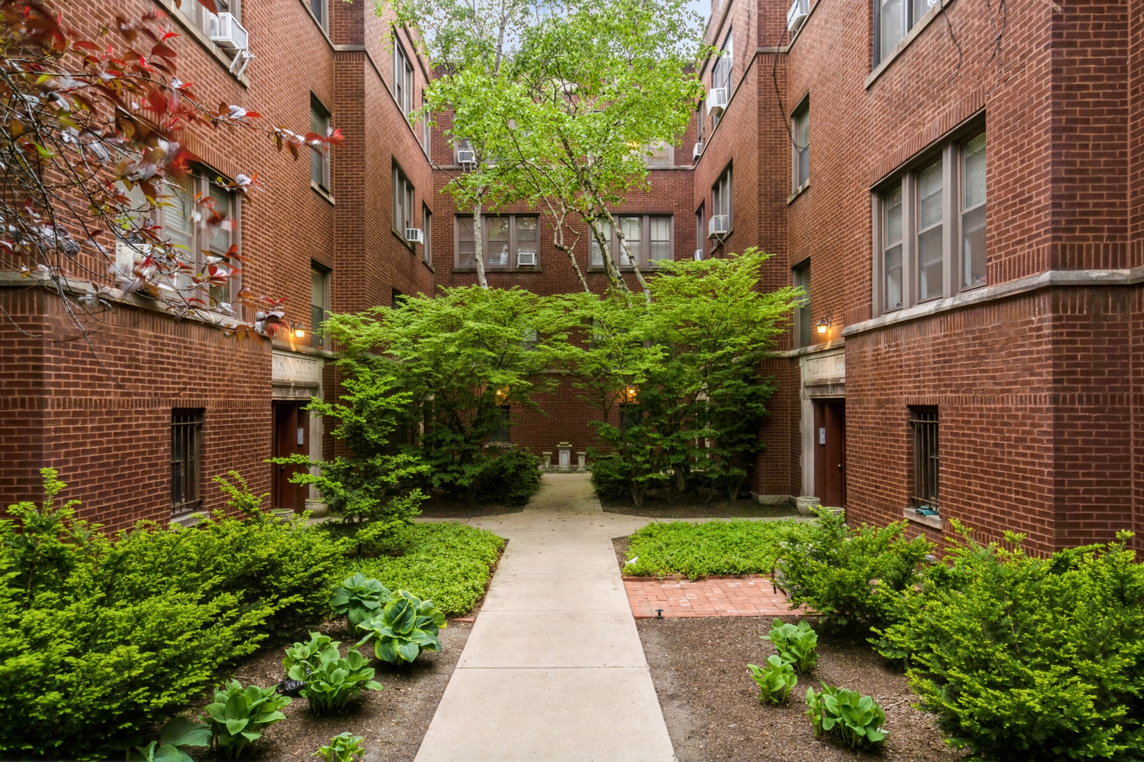 1327 W Addison Street Unit: 2B