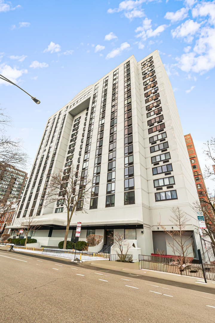 1221 N DEARBORN Street Unit: PH8S