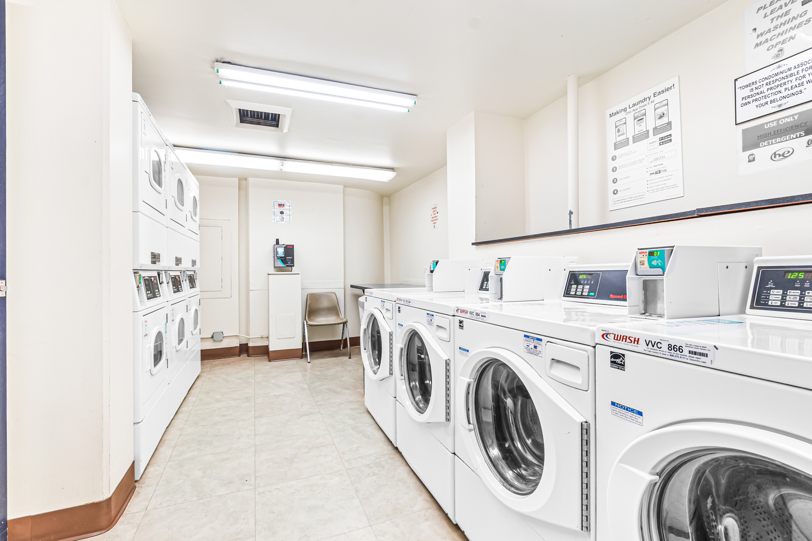 1221 N DEARBORN Street Unit: PH8S