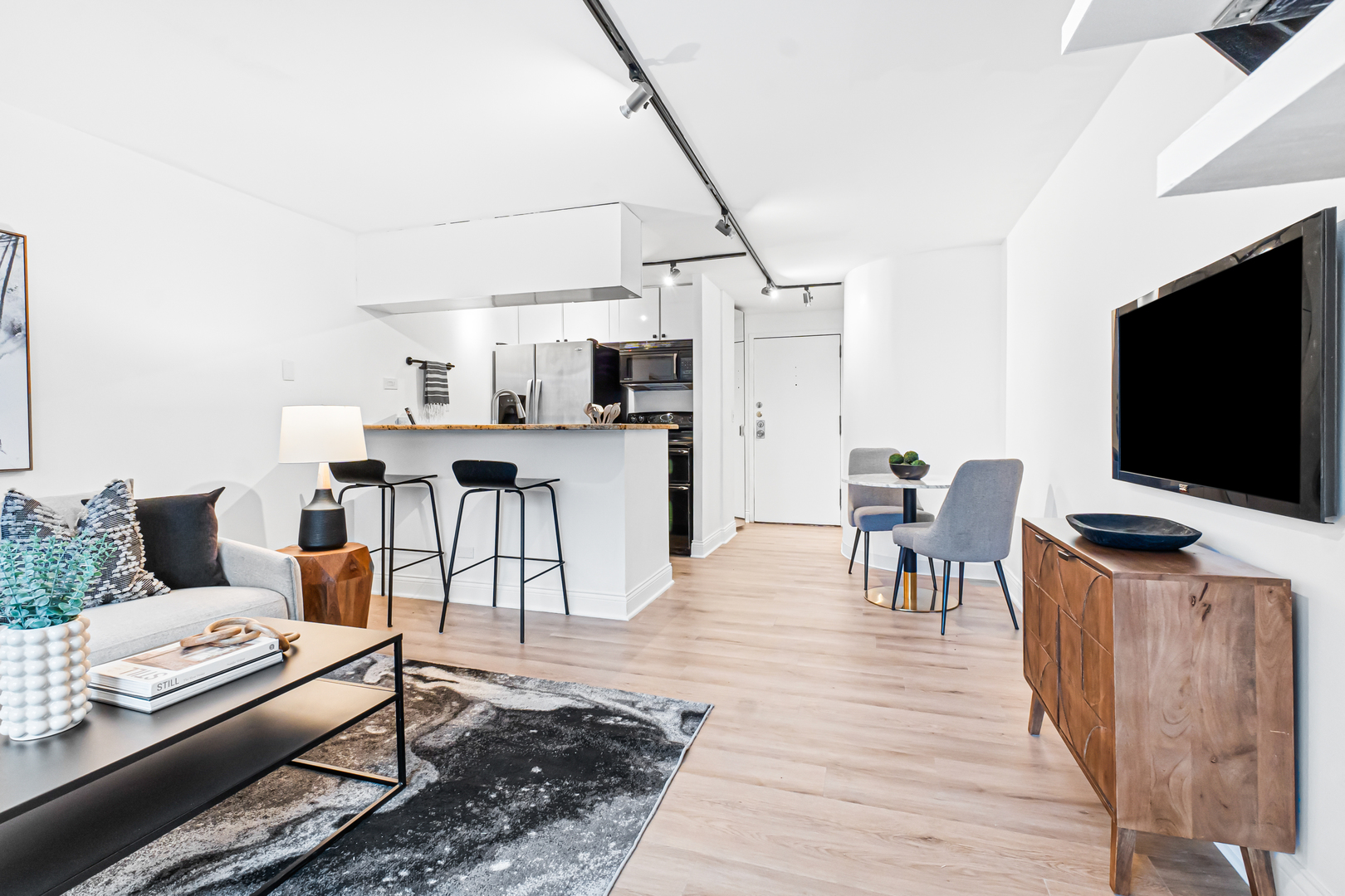 1221 N DEARBORN Street Unit: PH8S