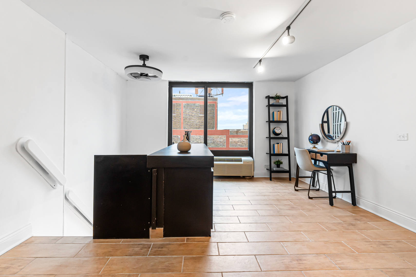 1221 N DEARBORN Street Unit: PH8S