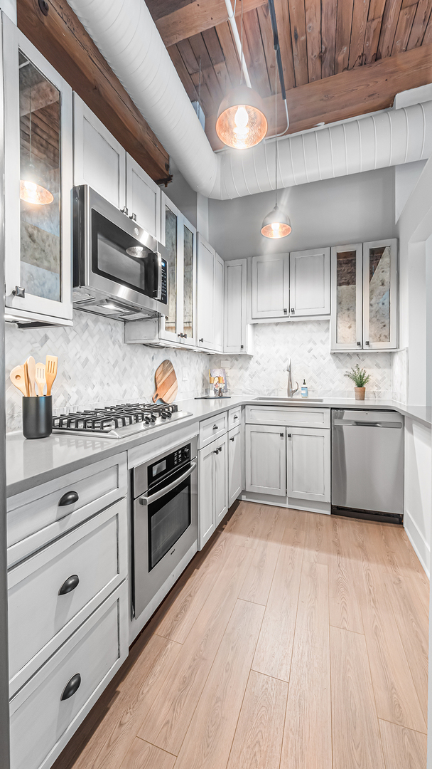 400 S Green Street Unit: 218