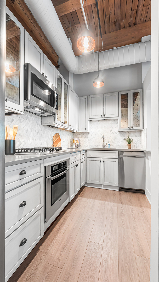 400 S Green Street Unit: 218