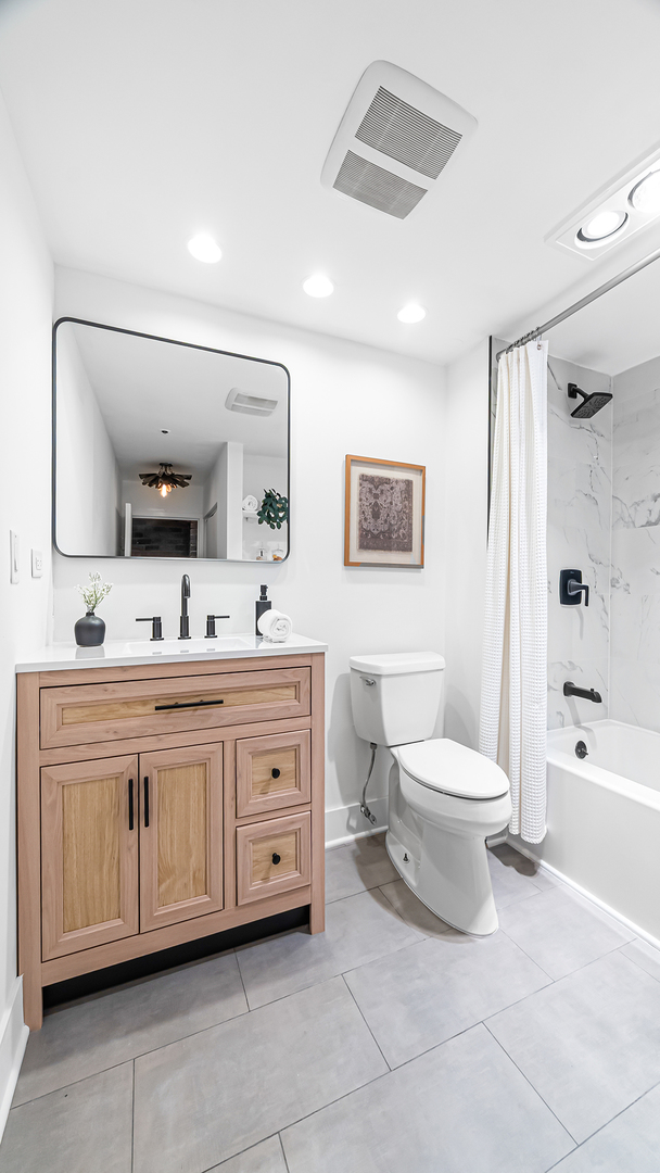 400 S Green Street Unit: 218