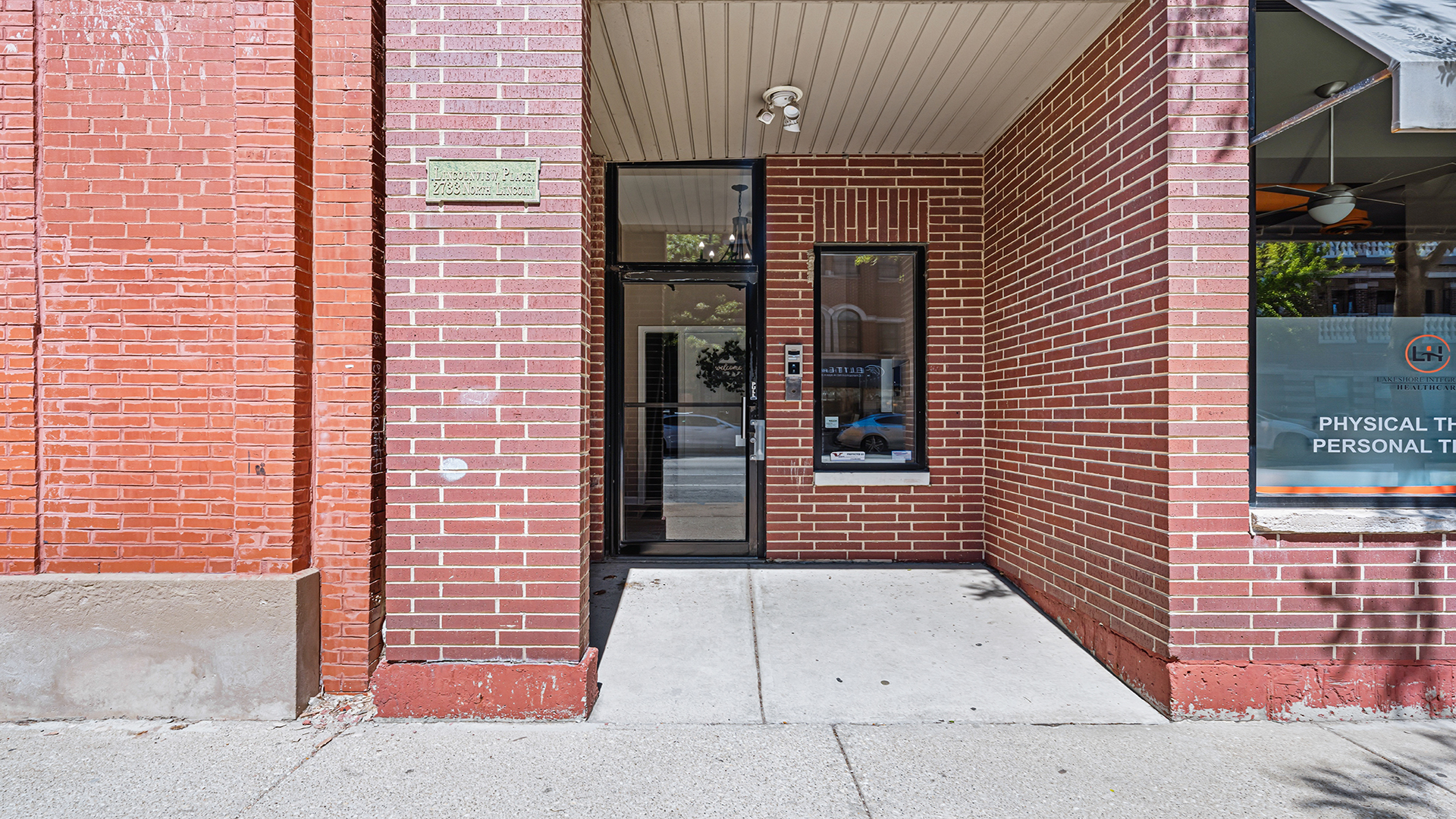 2733 N Lincoln Avenue Unit: A