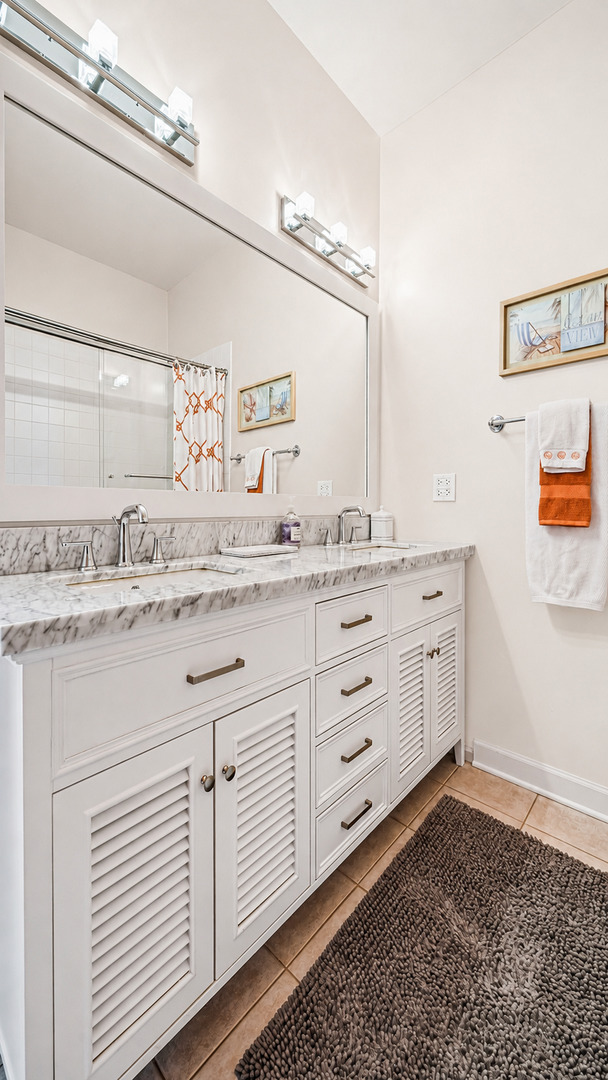 2733 N Lincoln Avenue Unit: A