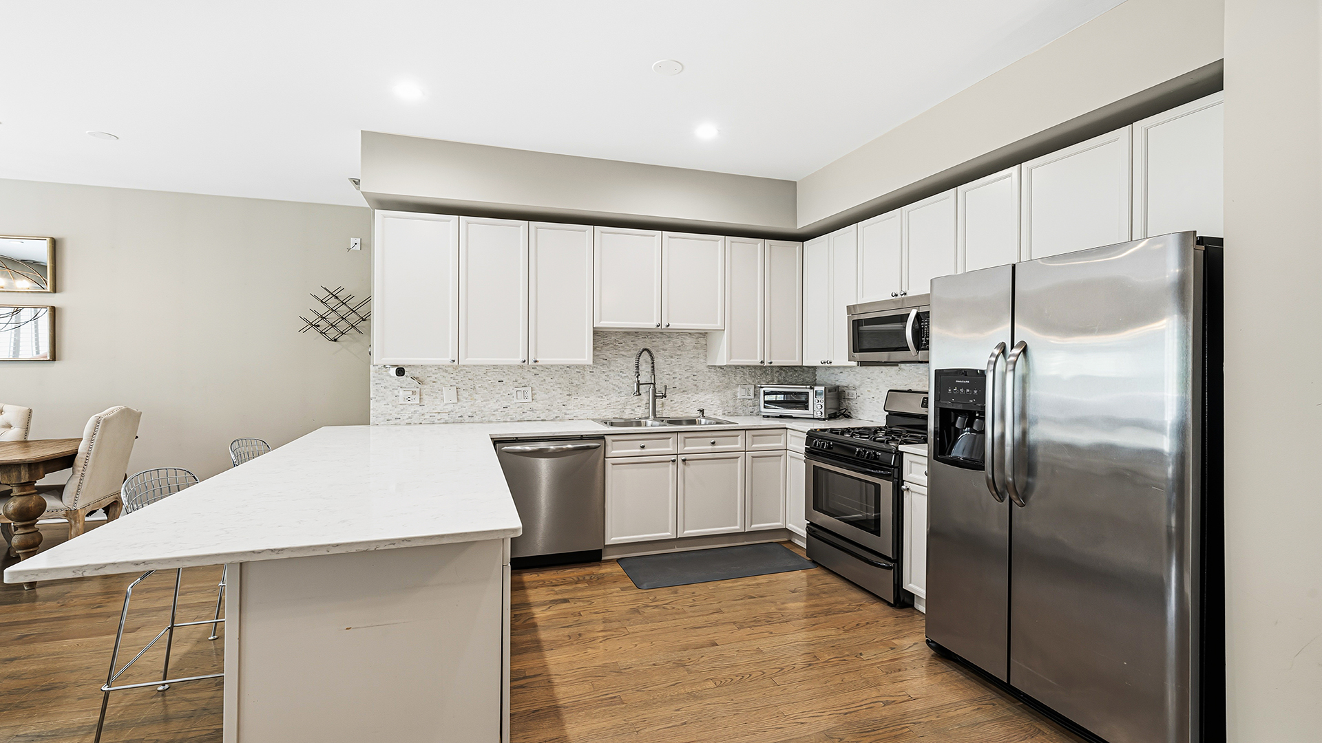 2733 N Lincoln Avenue Unit: A