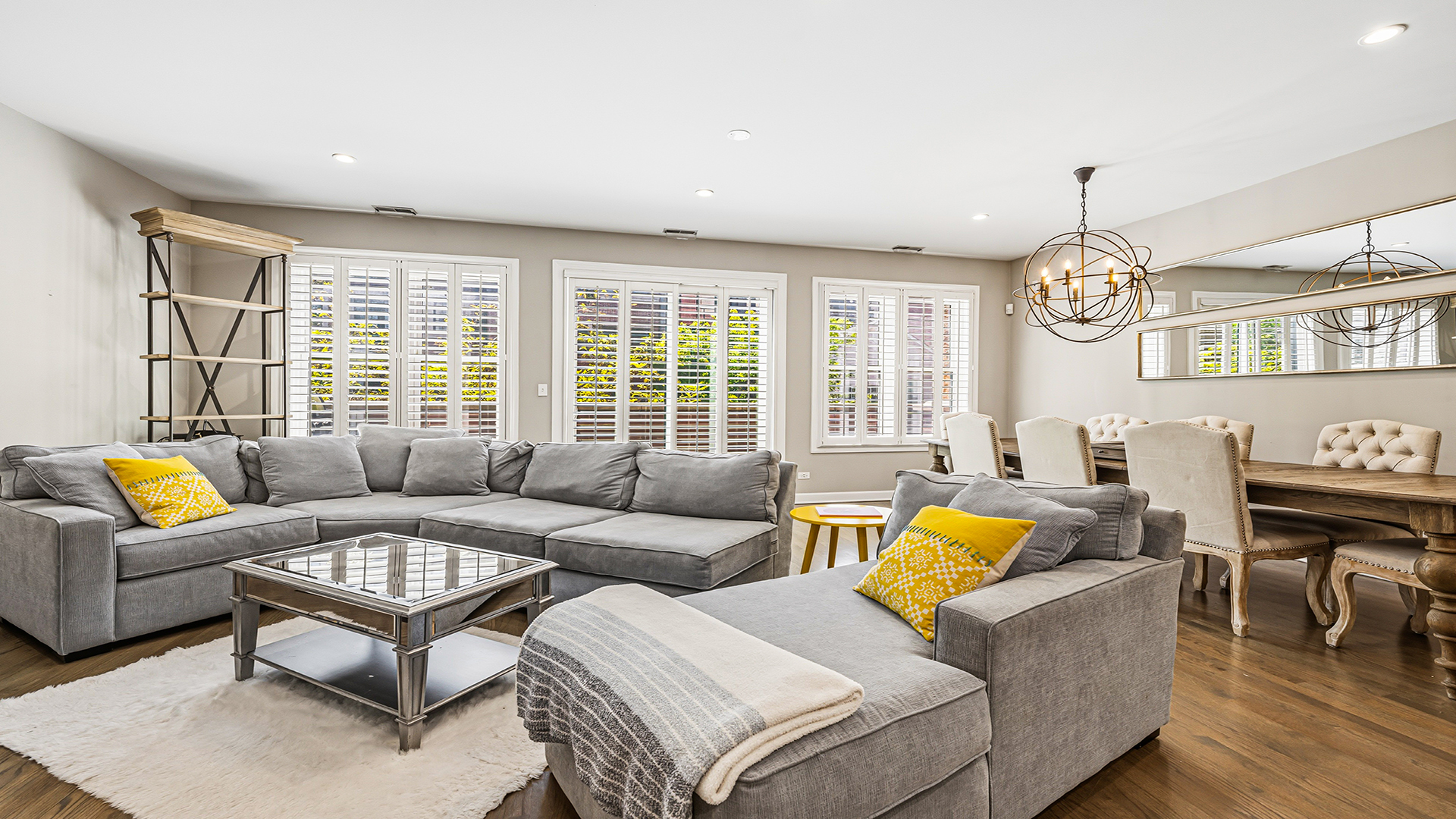 2733 N Lincoln Avenue Unit: A