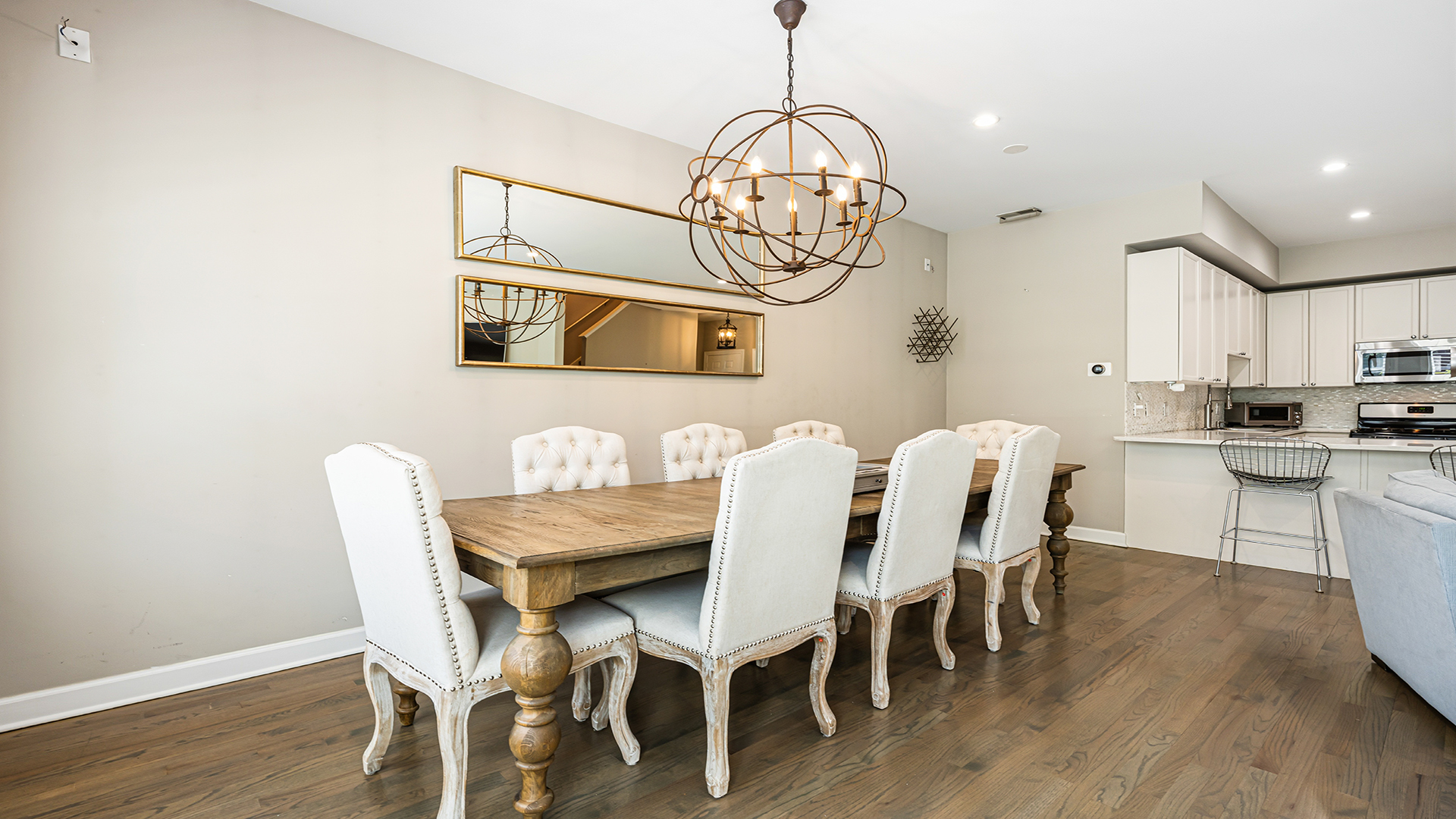 2733 N Lincoln Avenue Unit: A
