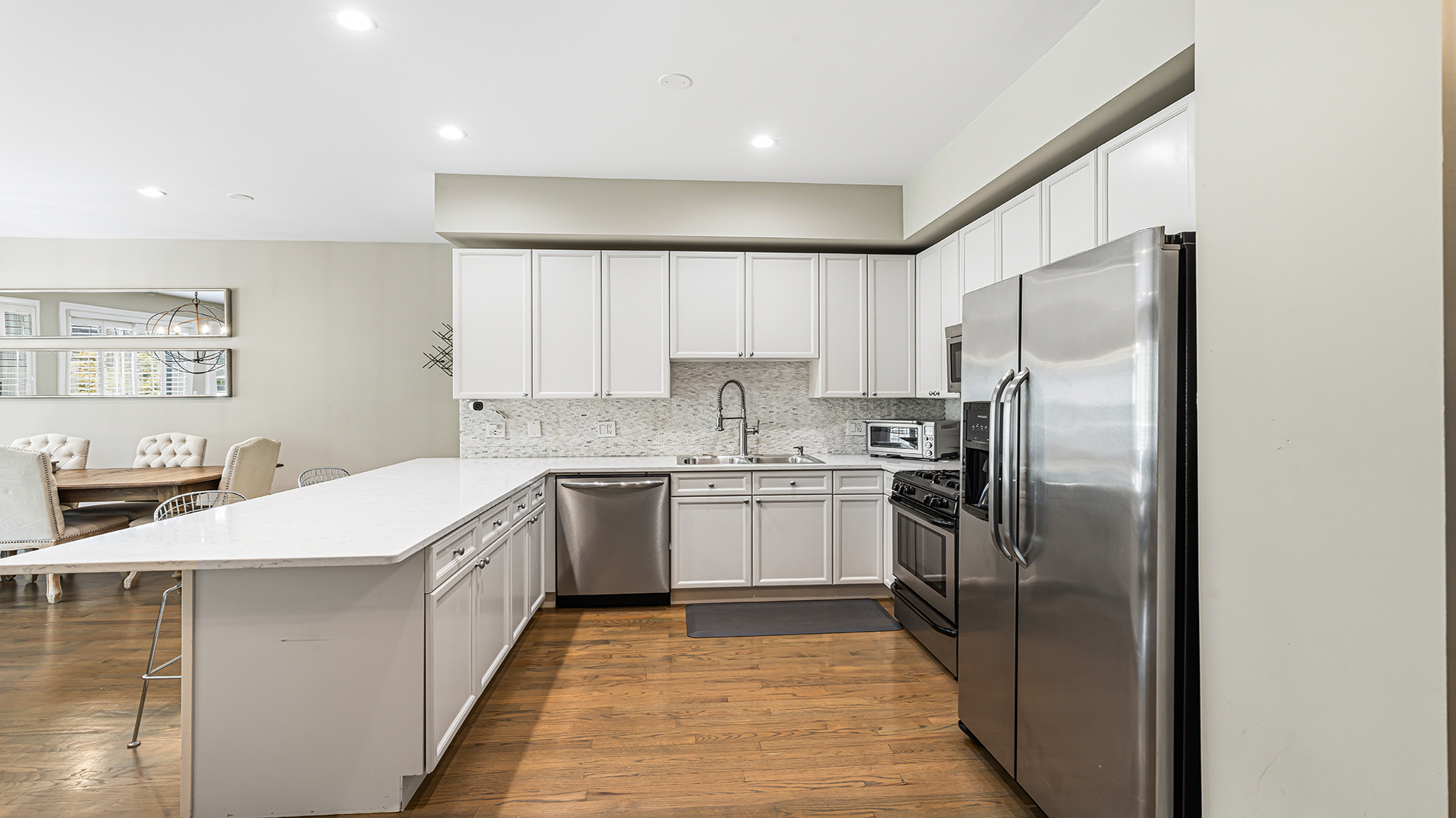 2733 N Lincoln Avenue Unit: A
